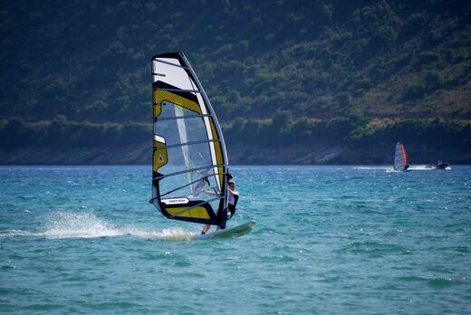 Najlepšie 3 miesta na windsurf, ktoré vás uchvátia